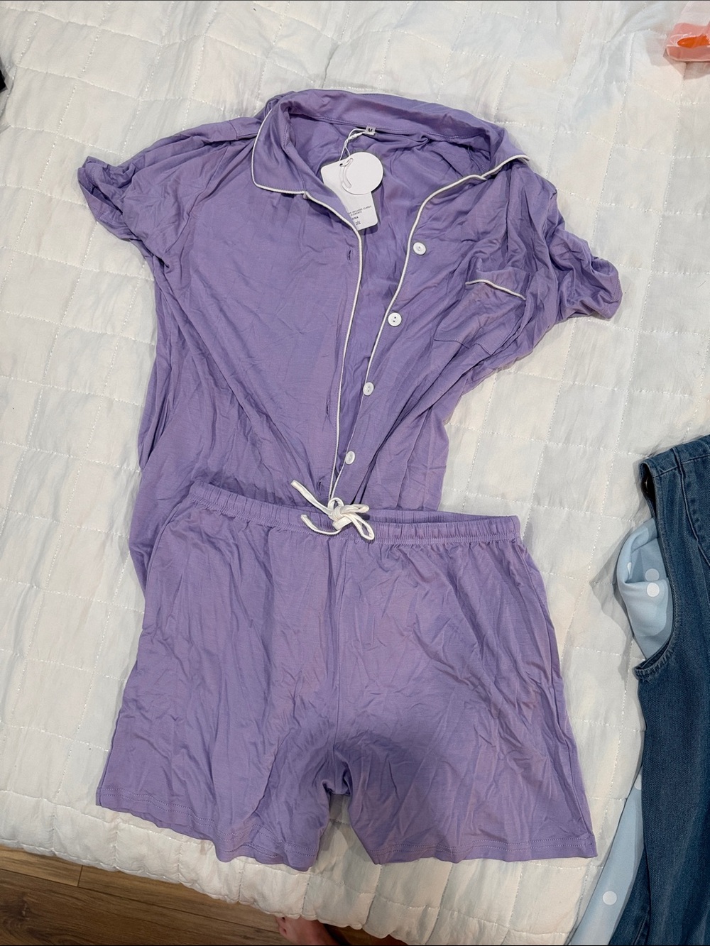 Lavender Short-Sleeve Women's Pajama Set with Contrast Piping